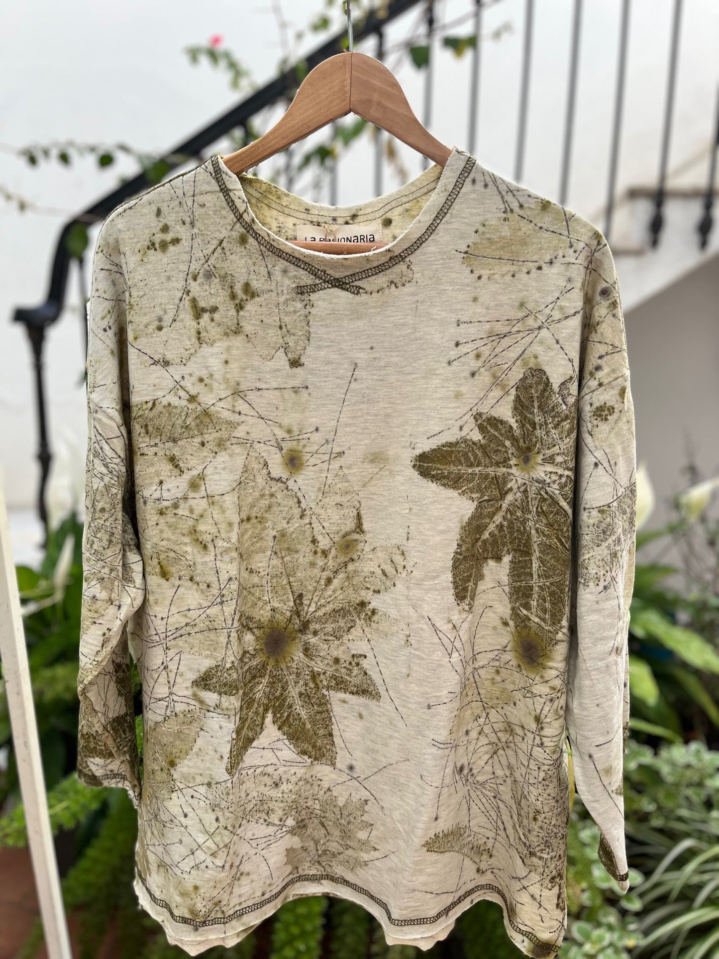 Buzo CASUARINA (fondo gris) *50% OFF*